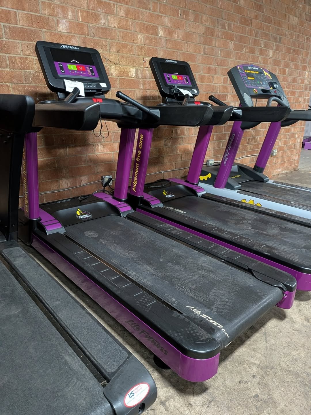 Life fitness treadmill - Image 3