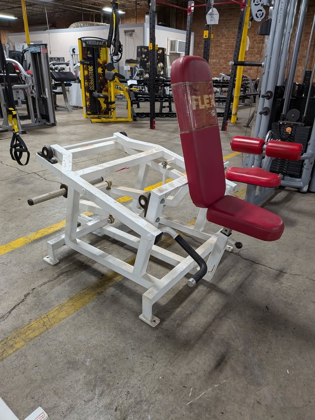Flex leverage plate loaded shrug