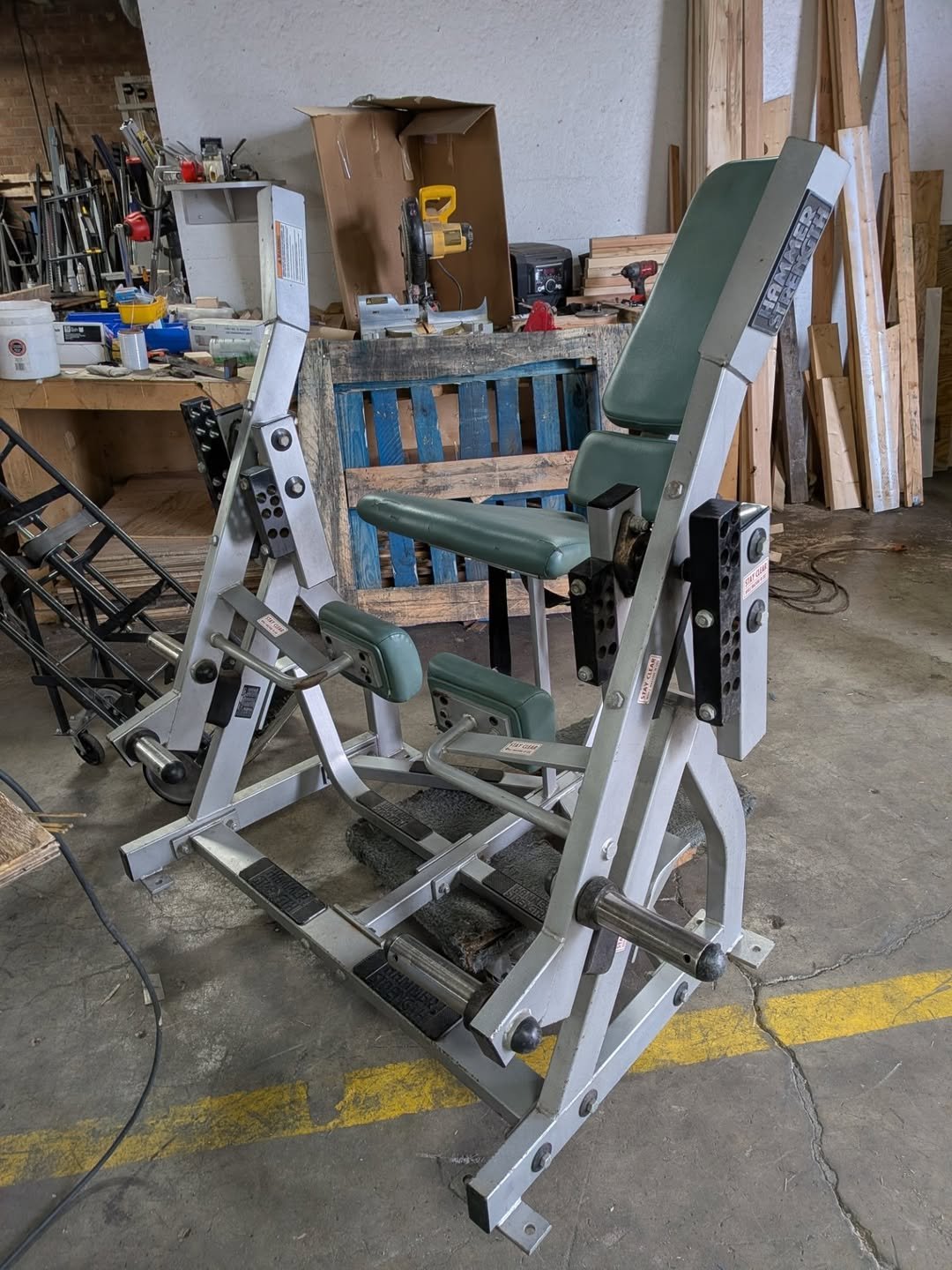 Hammer strength plate loaded leg extension - Image 2