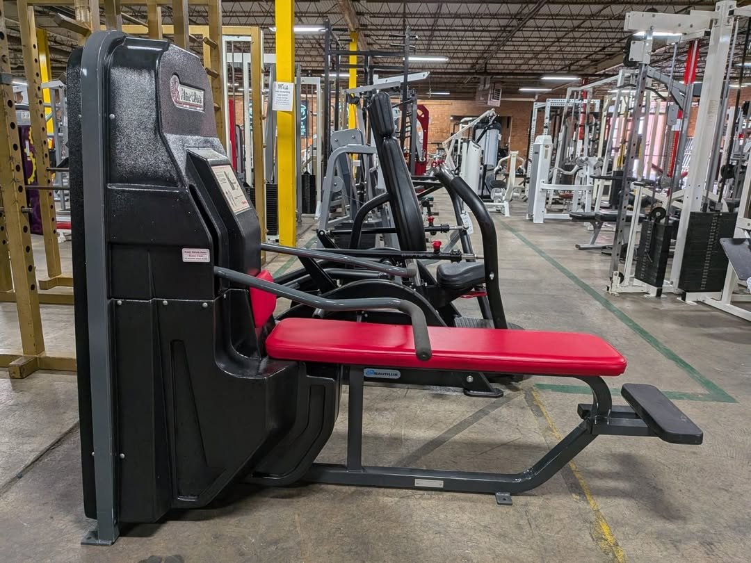 Nautilus bench press - Image 6