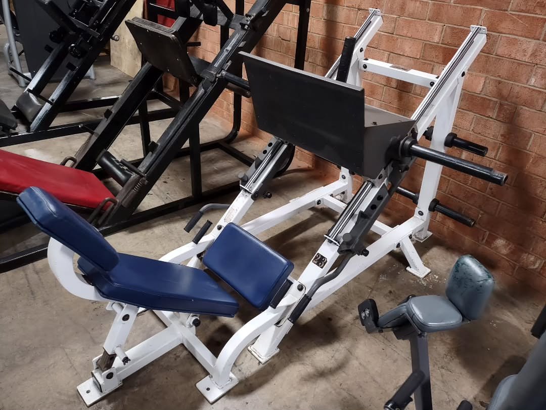 Hoist leg press