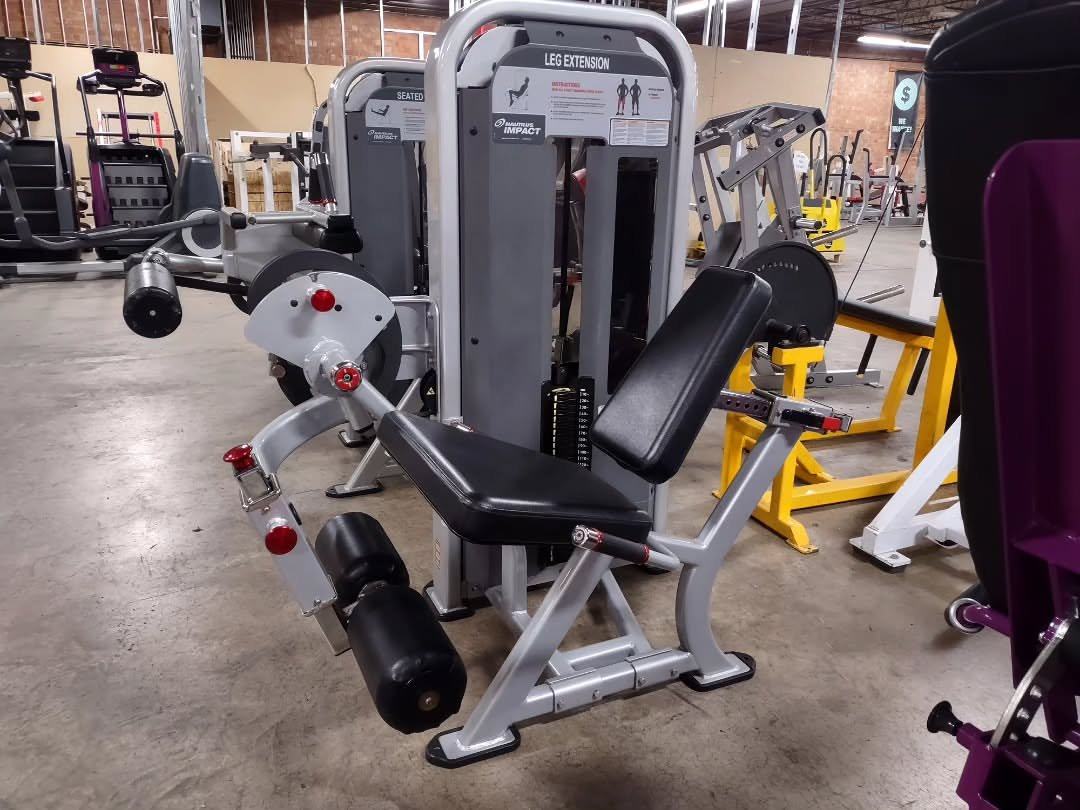 Nautilus impact leg curl +leg extension