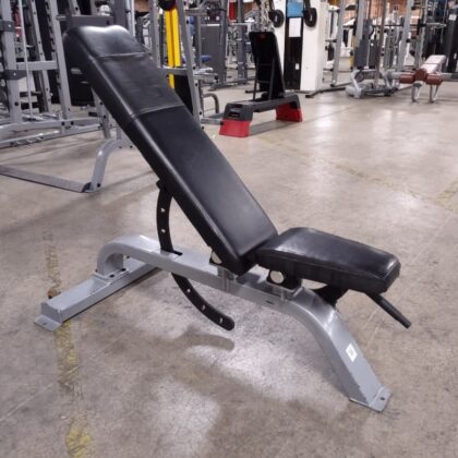 Precor Adjustable Bench – Commercial-Grade Multi-Position Bench for Strength Training
